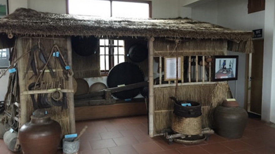 Visiting Dong Que museum in Nam Dinh province