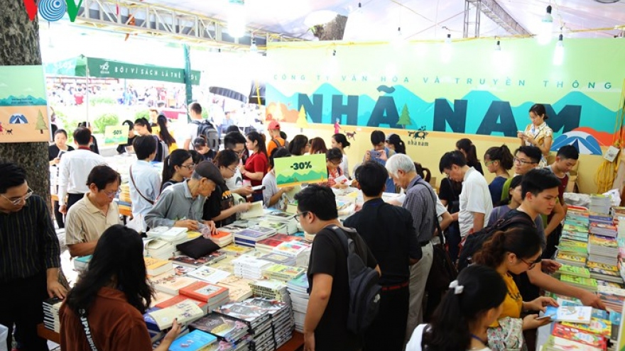 Bookworms gather for Autumn Book Festival