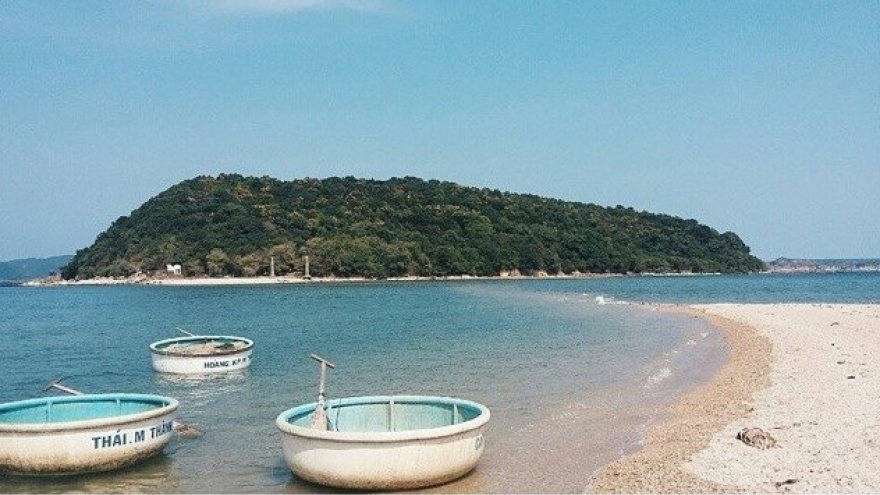 Wonderful footpaths underwater in Vietnam