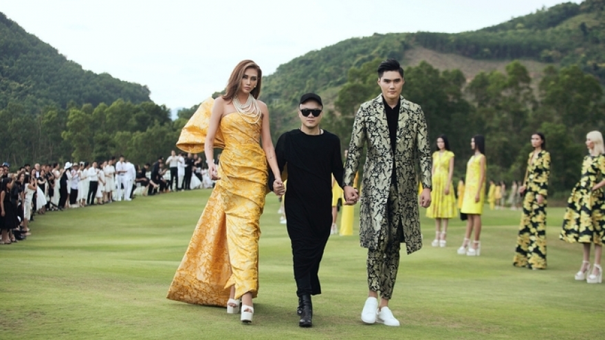 Hoang Yen, H'Hen Nie shine at Do Manh Cuong’s fashion show