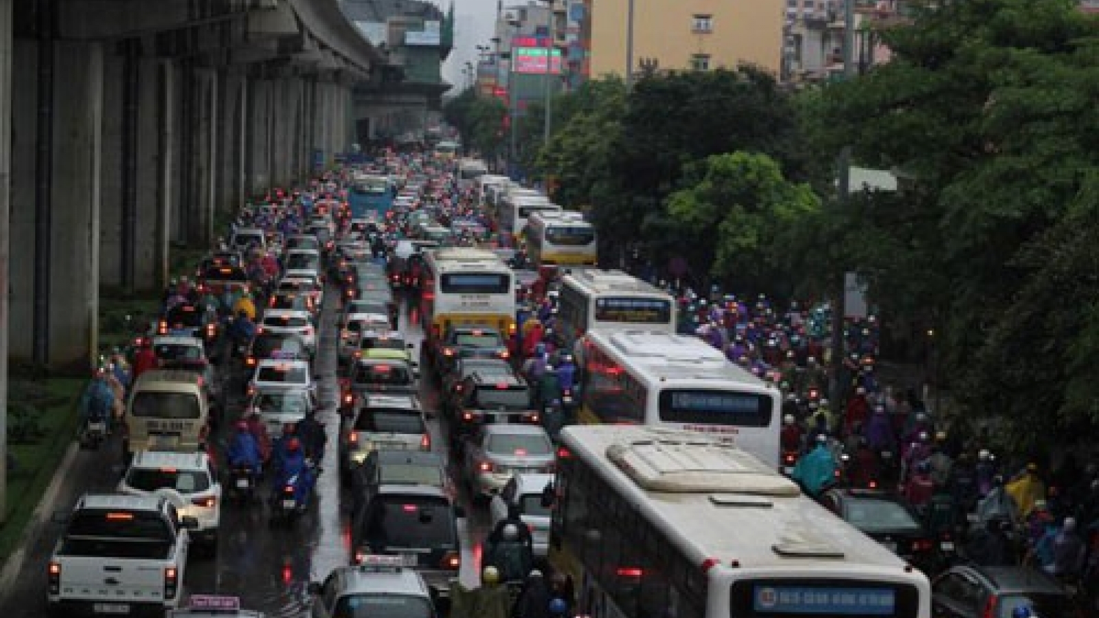 Hanoi chairman backpedals on motorbike ban