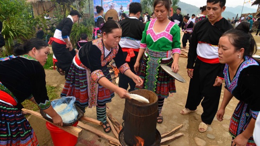 H’Mong round sticky rice cakes in northwest Vietnam