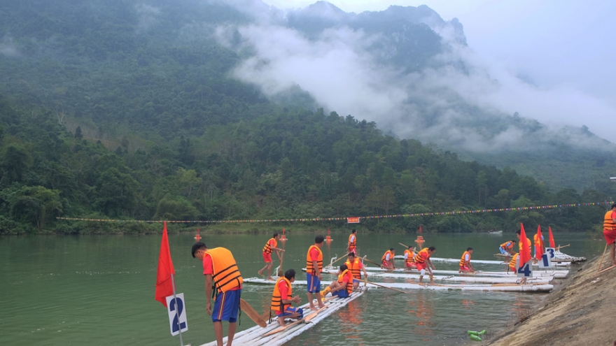 Raft racing festival in Ha Giang attracts visitors 