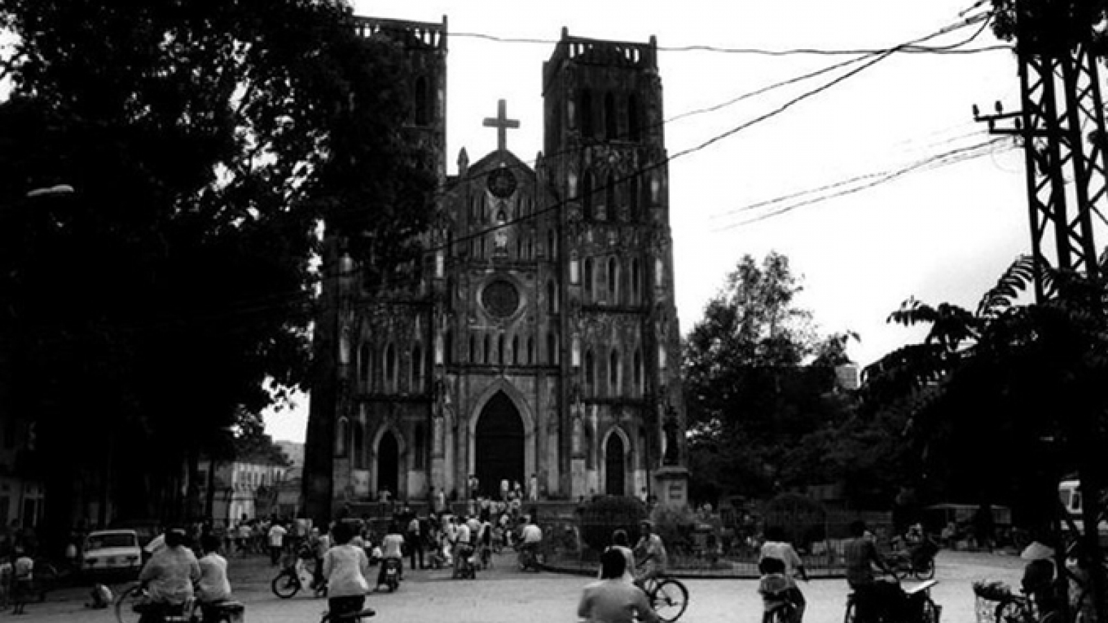 Hanoi in 1991 through French photographer’s lens