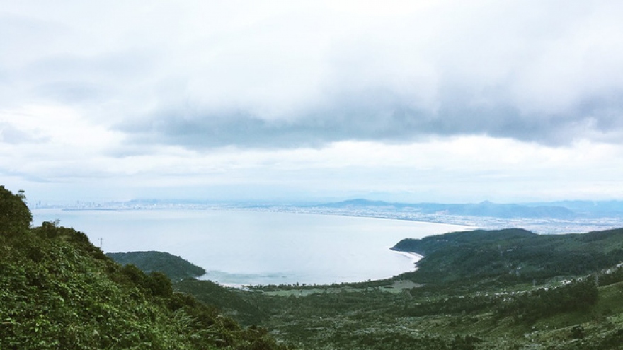 Majestic scenery of Hai Van Mountain Pass 