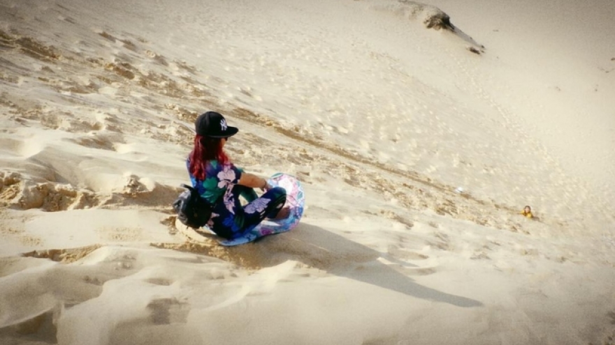 Sandboarding on the sand dunes of Quang Phu in Quang Binh 