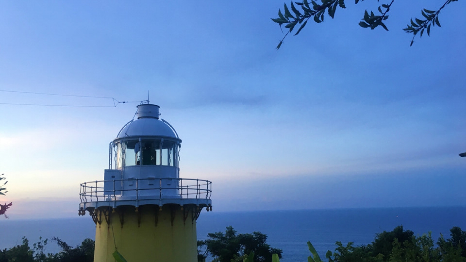 Exploring Tien Sa lighthouse in Da Nang 