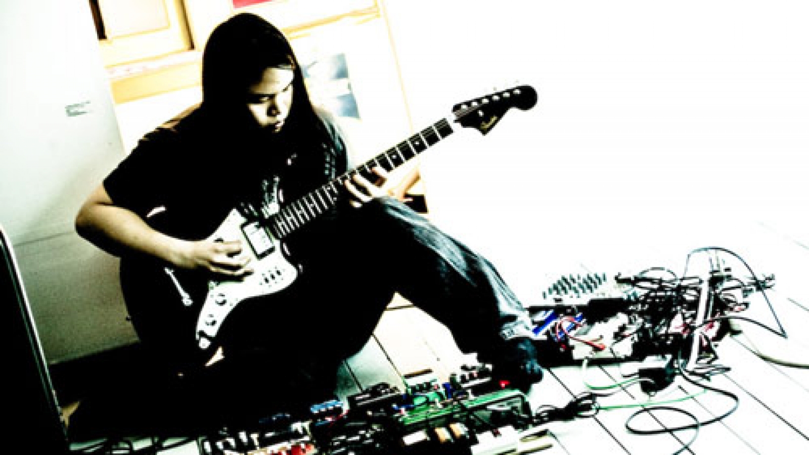 Vietnamese Canadian guitarist to stage in Hanoi