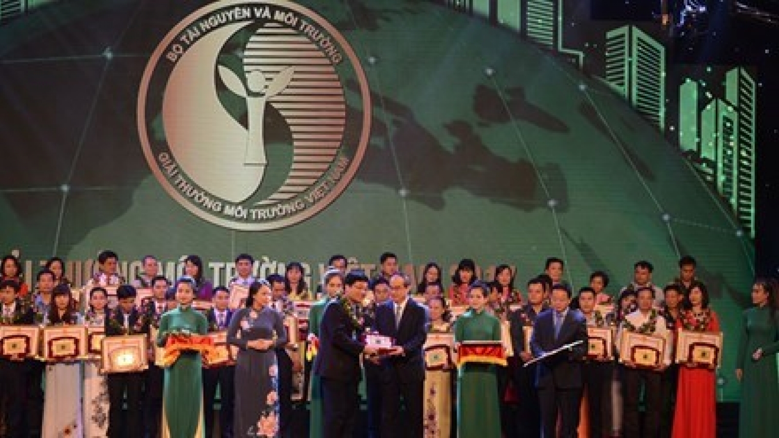 Binh Son Oil Refinery receives national environment award