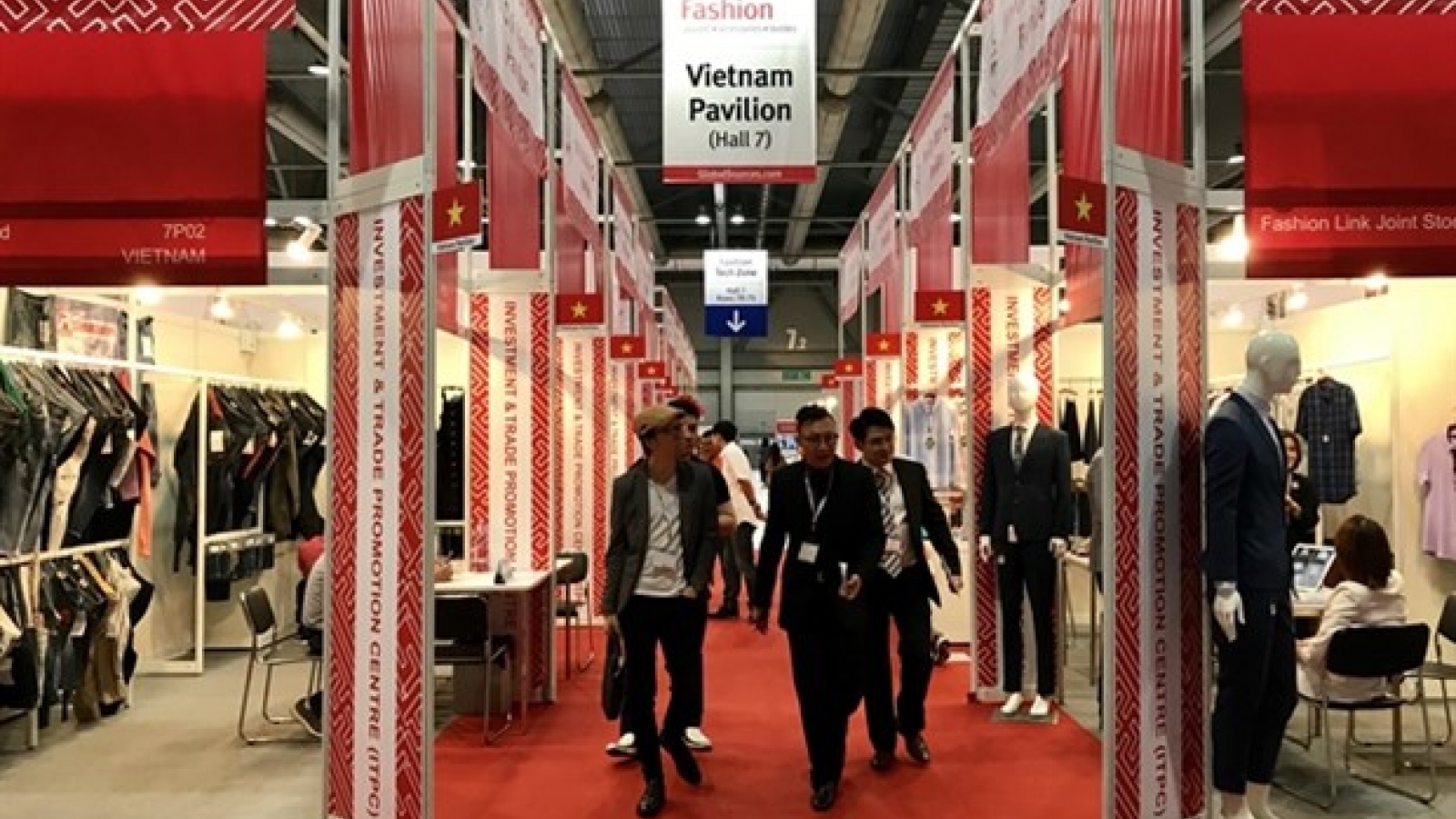 Vietnamese garment-makers showcase goods at Hong Kong fair