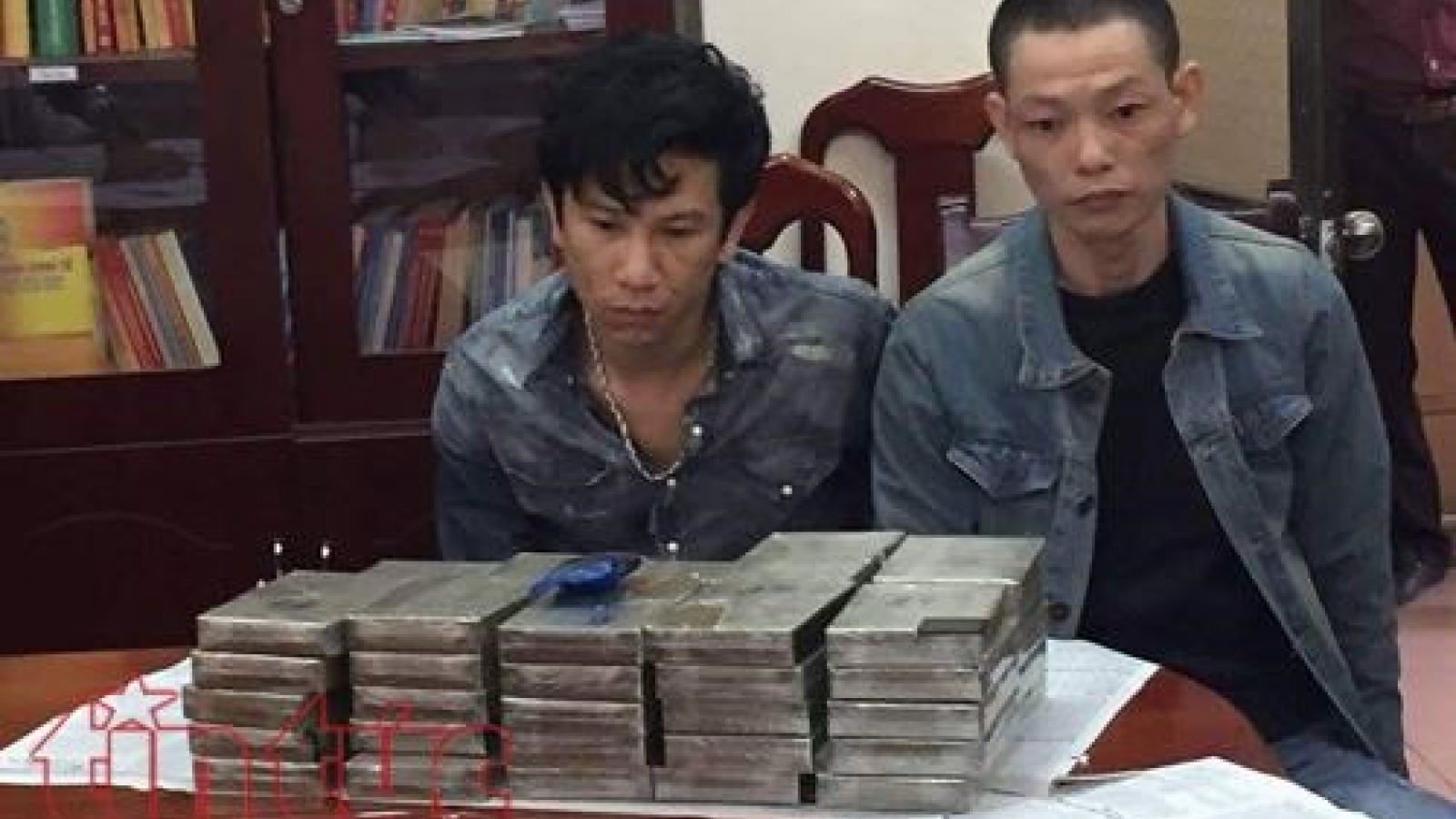 Hanoi police arrest transporters with over 16.3 kg of heroin