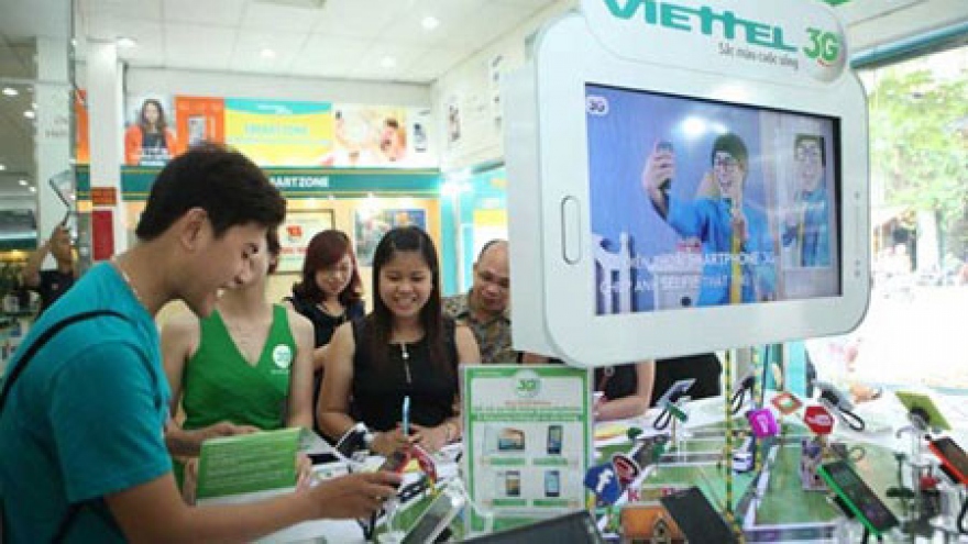 
        Vietnam big telcos to roll out 4G services next month: report
                              