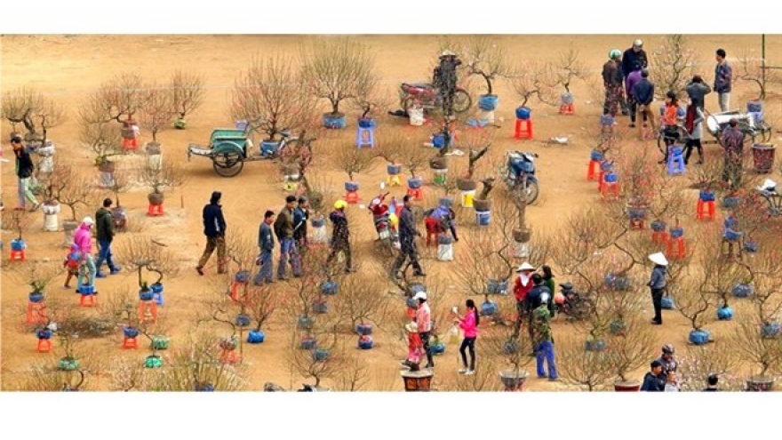 
        Photo contest yields snapshots of national life
                              