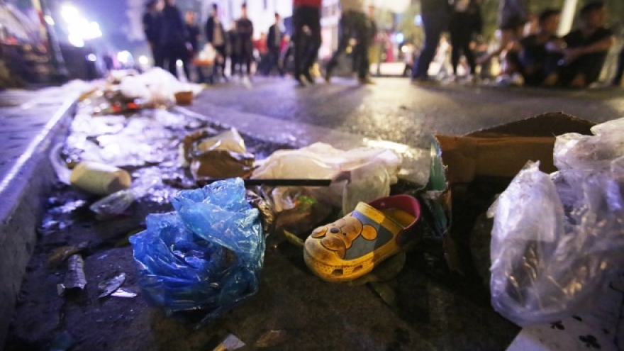 Downtown Hanoi trashed on New Year's Eve