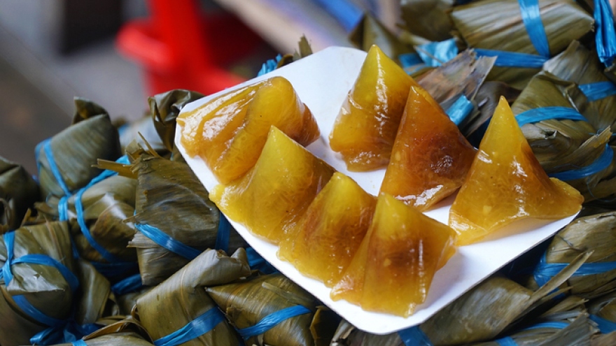 Ba Hoa market in HCM City enjoys brisk trade for Doan Ngo festival 