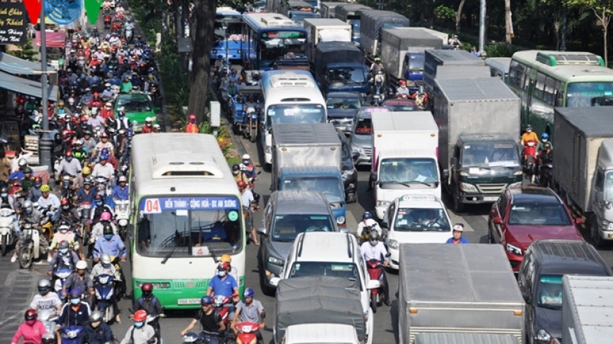 Gridlock at entrance of Tan Son Nhat International Airport