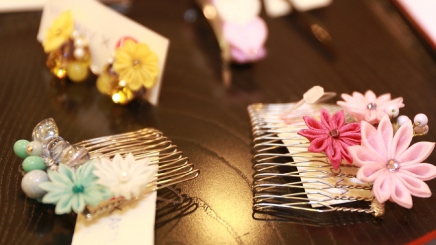 Japanese craft of flower folding shown in HCM City