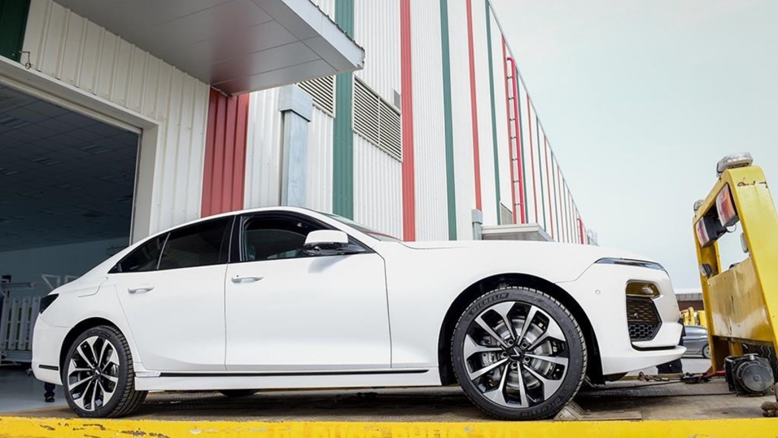 VinFast sends cars abroad for testing