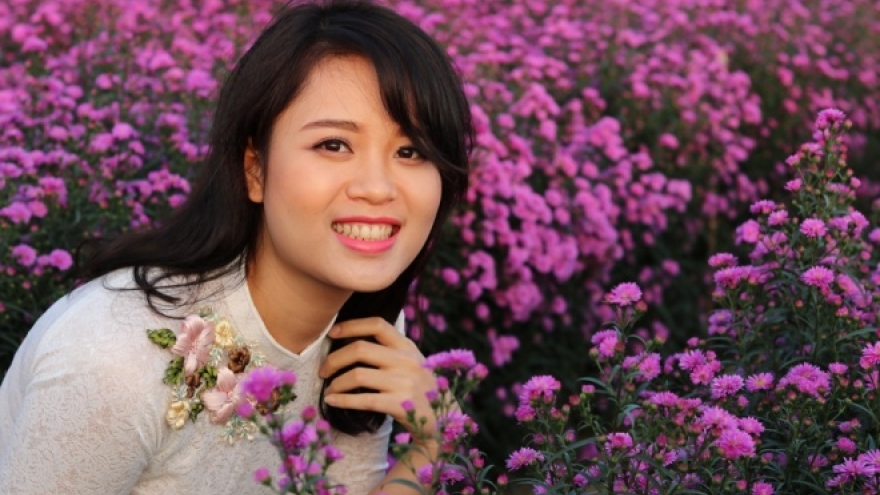 Ha Lung flower market in HaiPhong