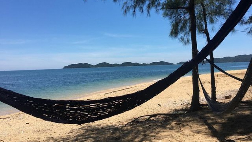 Discovering unspoiled beauty of Cai Chien island in Quang Ninh 