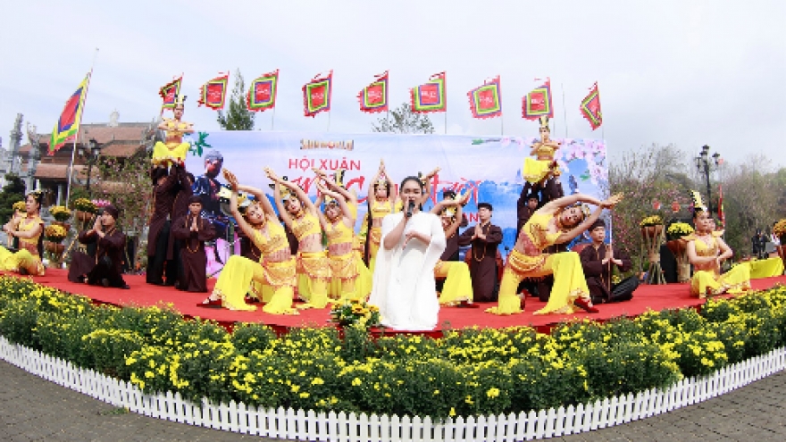 Thousands flock to Heaven Gate Opening Festival in Sun World Fansipan Legend