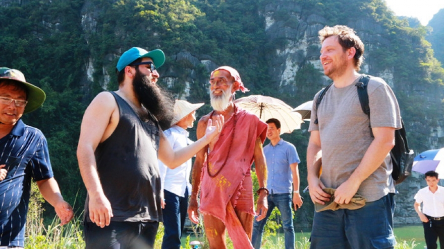 Jordan Vogt-Roberts revisits Kong filming scenes 