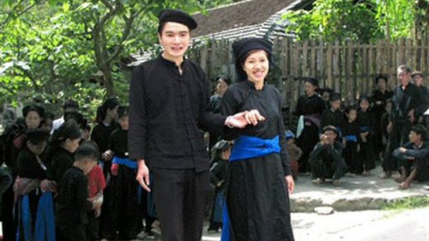 Indigo clothes of the Tay