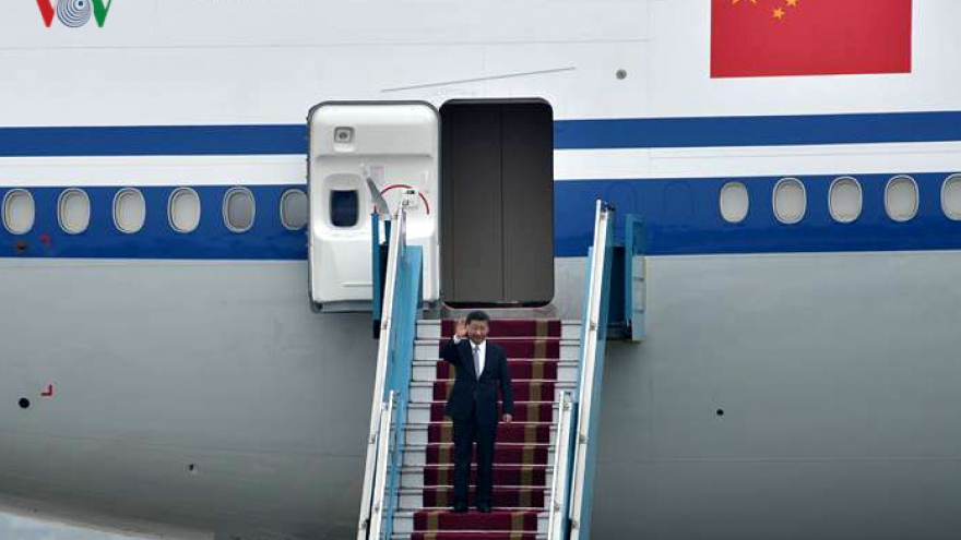 Party General Secretary and President Xi Jinping arrives in Hanoi 