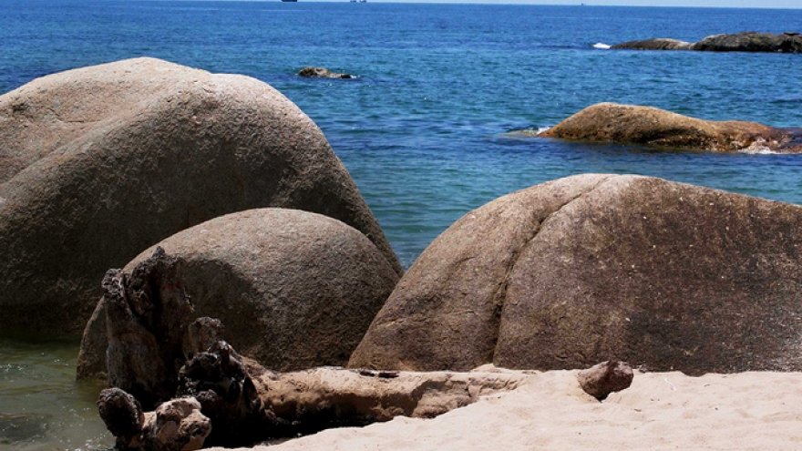 Unique shapes of Binh Thuan’s seaside boulders