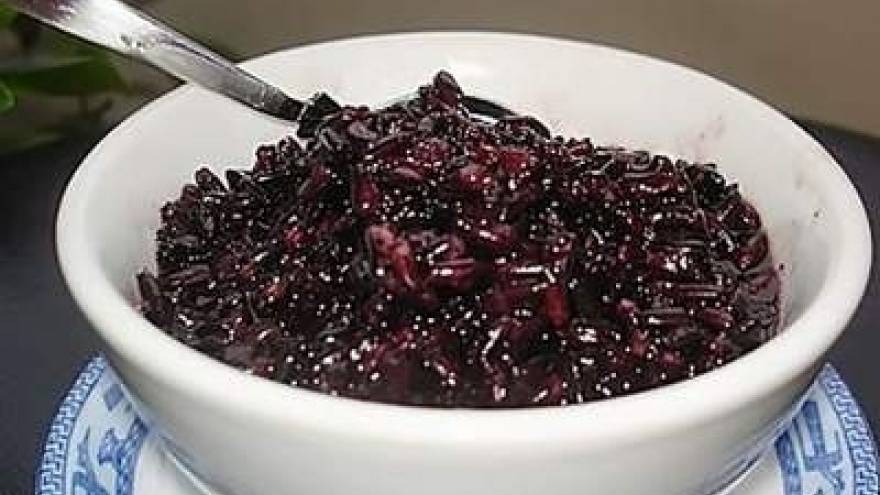 Red glutinous rice wine - A special drink in Thanh Hoa