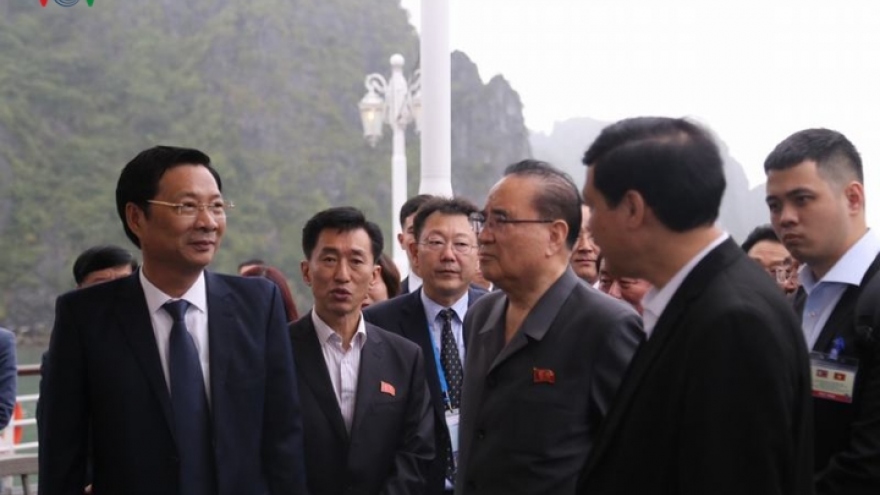 High-level DPRK delegation take in Ha Long bay 