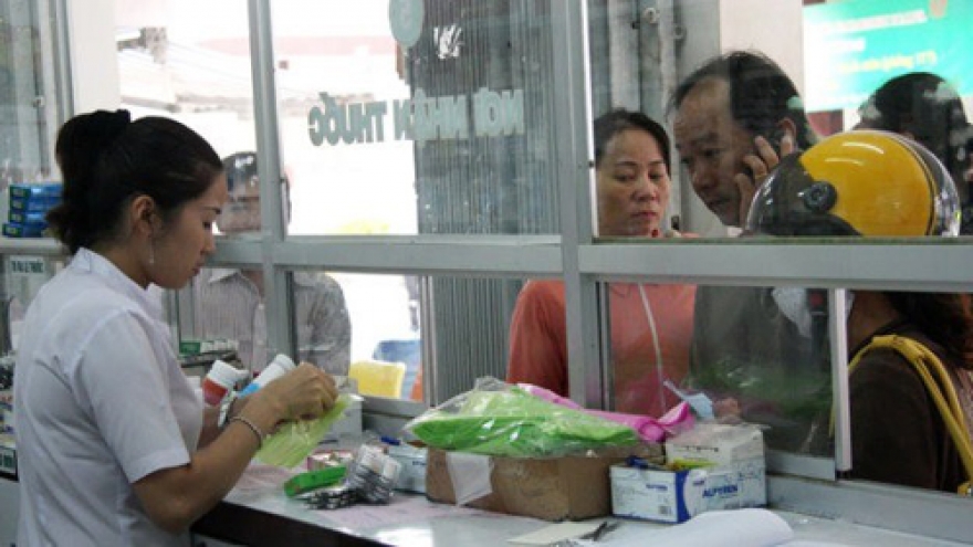 HCM City hospitals conduct first medicine bids