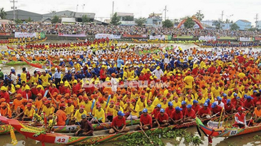Khmer people prepare for moon worship festival