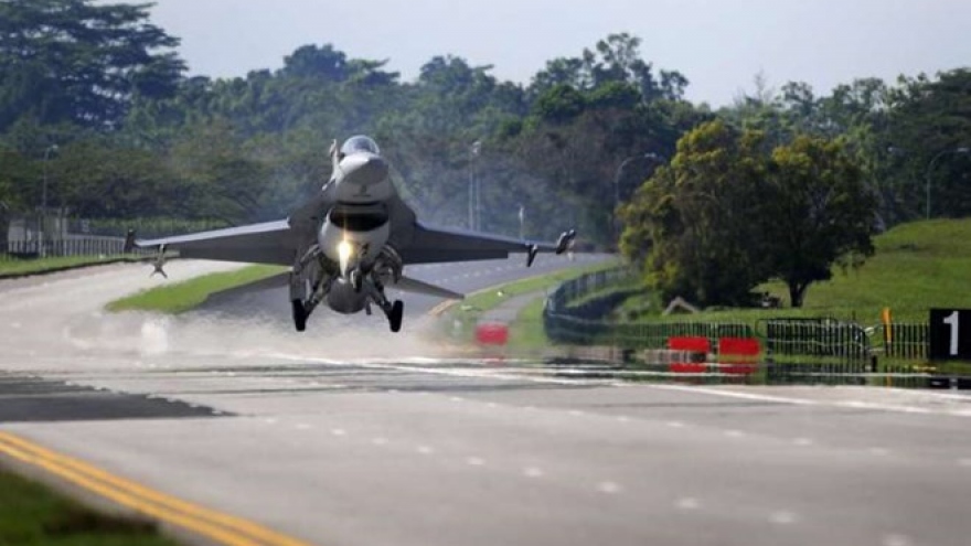 Singapore’s air force conducts runway exercise