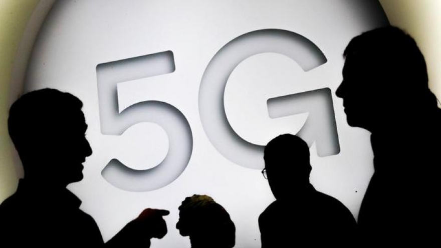 Vietnam must be an early 5G bird: minister