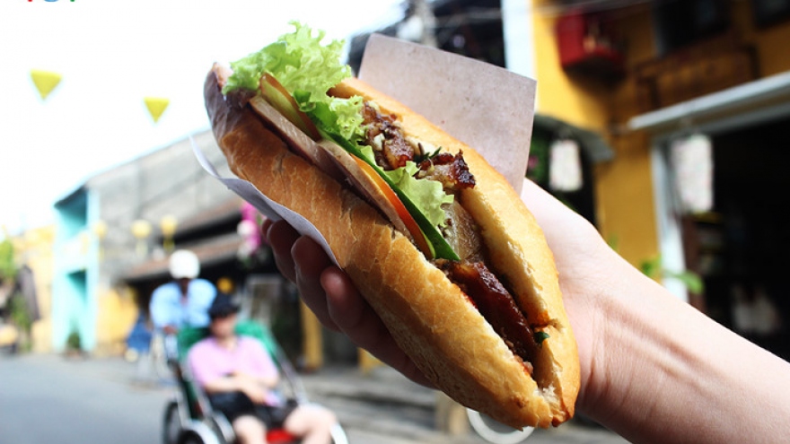 
        Top 10 dishes to try in Hoi An 
                          
                      
