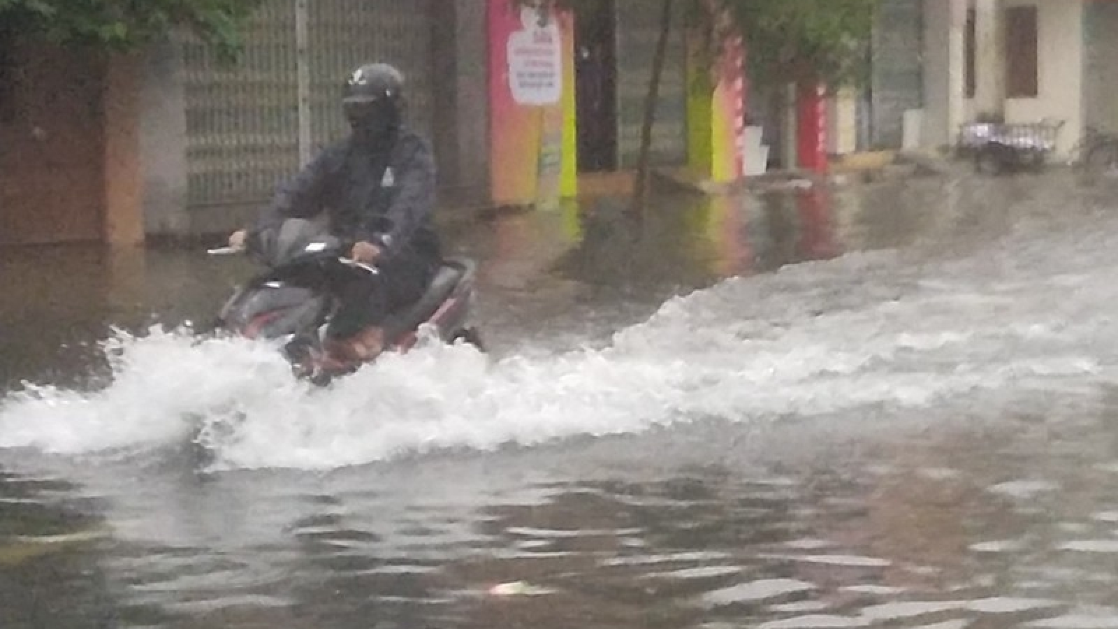 Typhoon Nakri brings torrential rain and flooding to Phu Yen