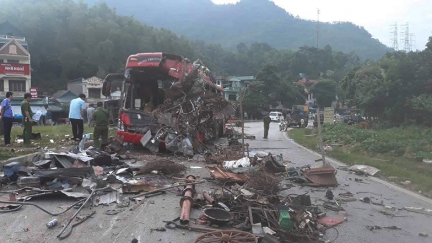 Three dead with a further 31 injured in Hoa Binh road traffic accident
