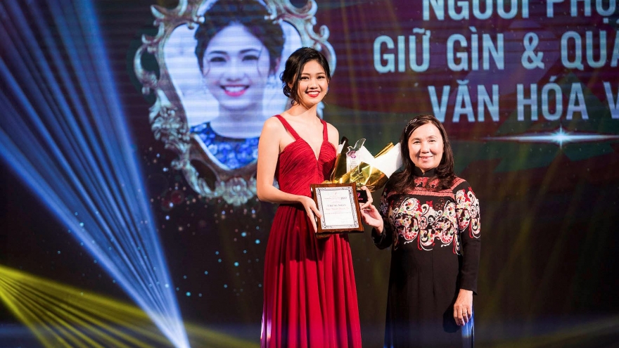 Thanh Tu mesmerizes at Woman of the Year award
