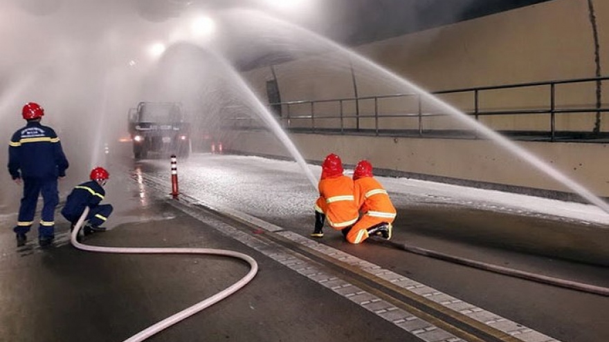 In pictures: Firefighting drill in Hai Van road tunnel