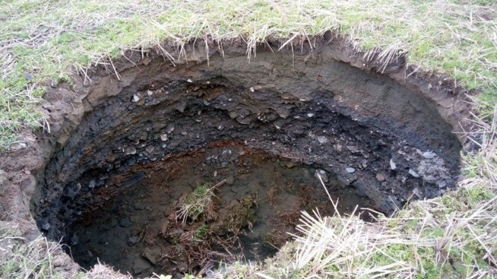 Sink holes plague northern Bac Kan province