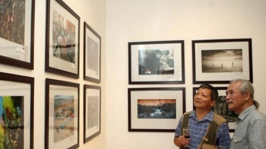 Photographic Society of America opens photo exhibition in Hanoi