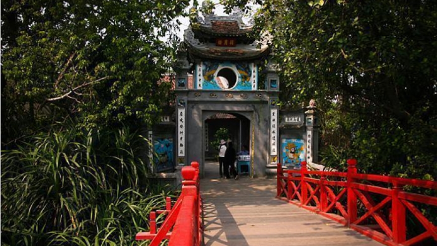 New service helps preserve solemn atmosphere in temple