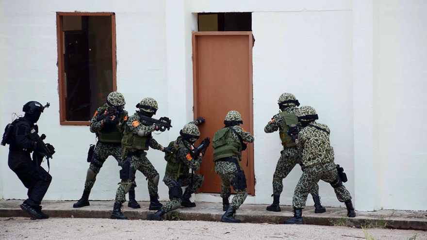 
        Vietnamese commandos join int'l counter-terrorism exercise
                              