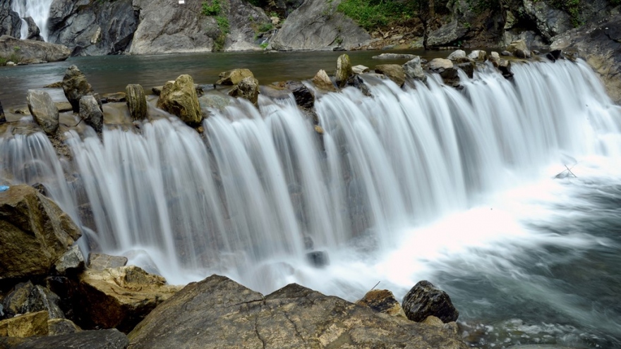 Exploring beautiful waterfalls in Quang Ngai 