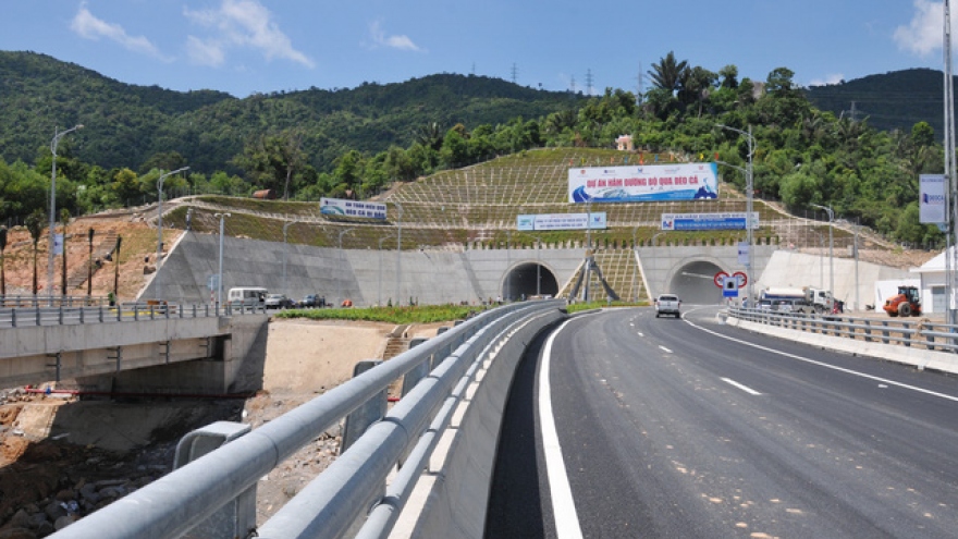 Photos: Vietnam most modern road tunnel opens to traffic