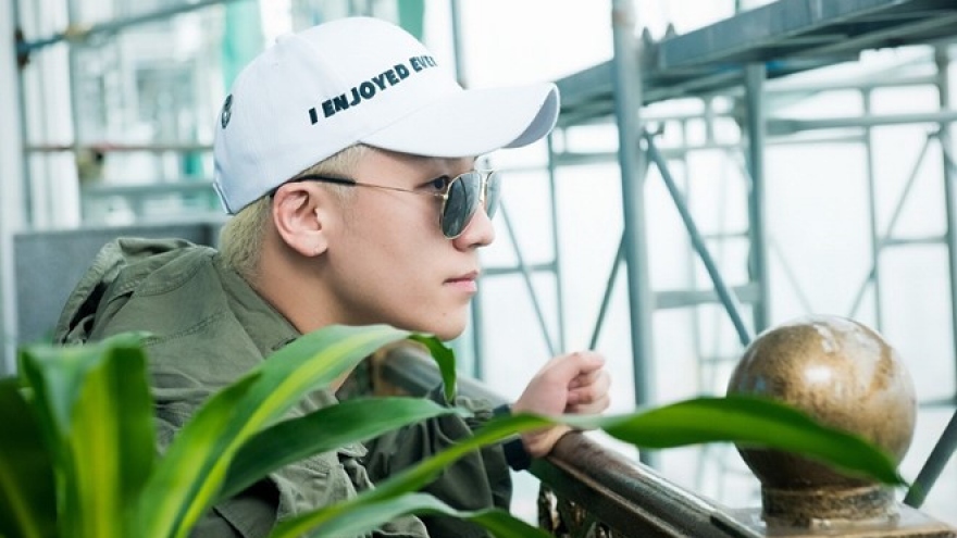 Big Bang Seungri Returns to Korea