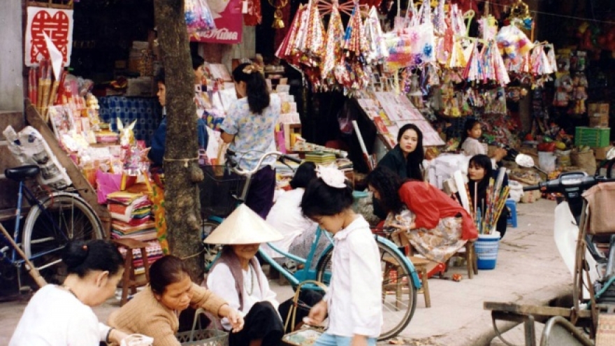 Hanoi’s Old Quarter in 1990s through lens of Japanese diplomat 