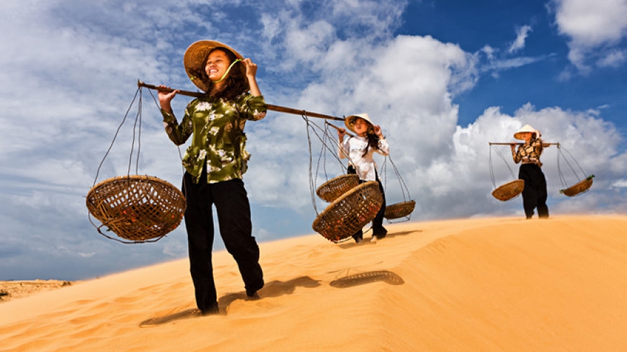 Vietnamese smile through photographers’ lens