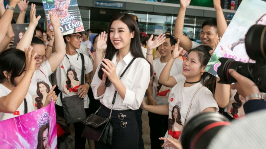 My Linh takes off for Miss World in China